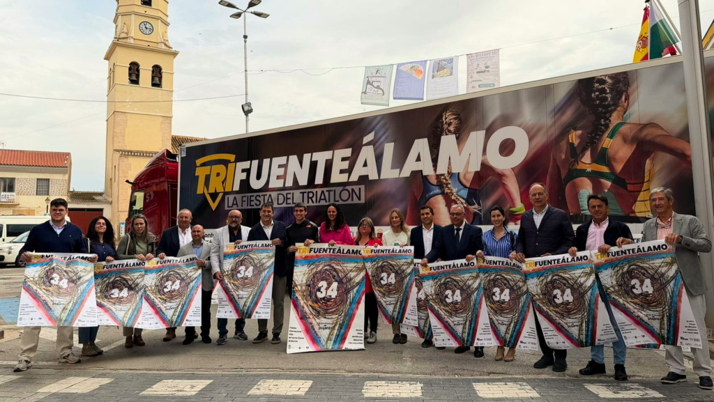 El Triatlón de los triatletas presenta su 34ª edición dedicada al espíritu de sus voluntarios